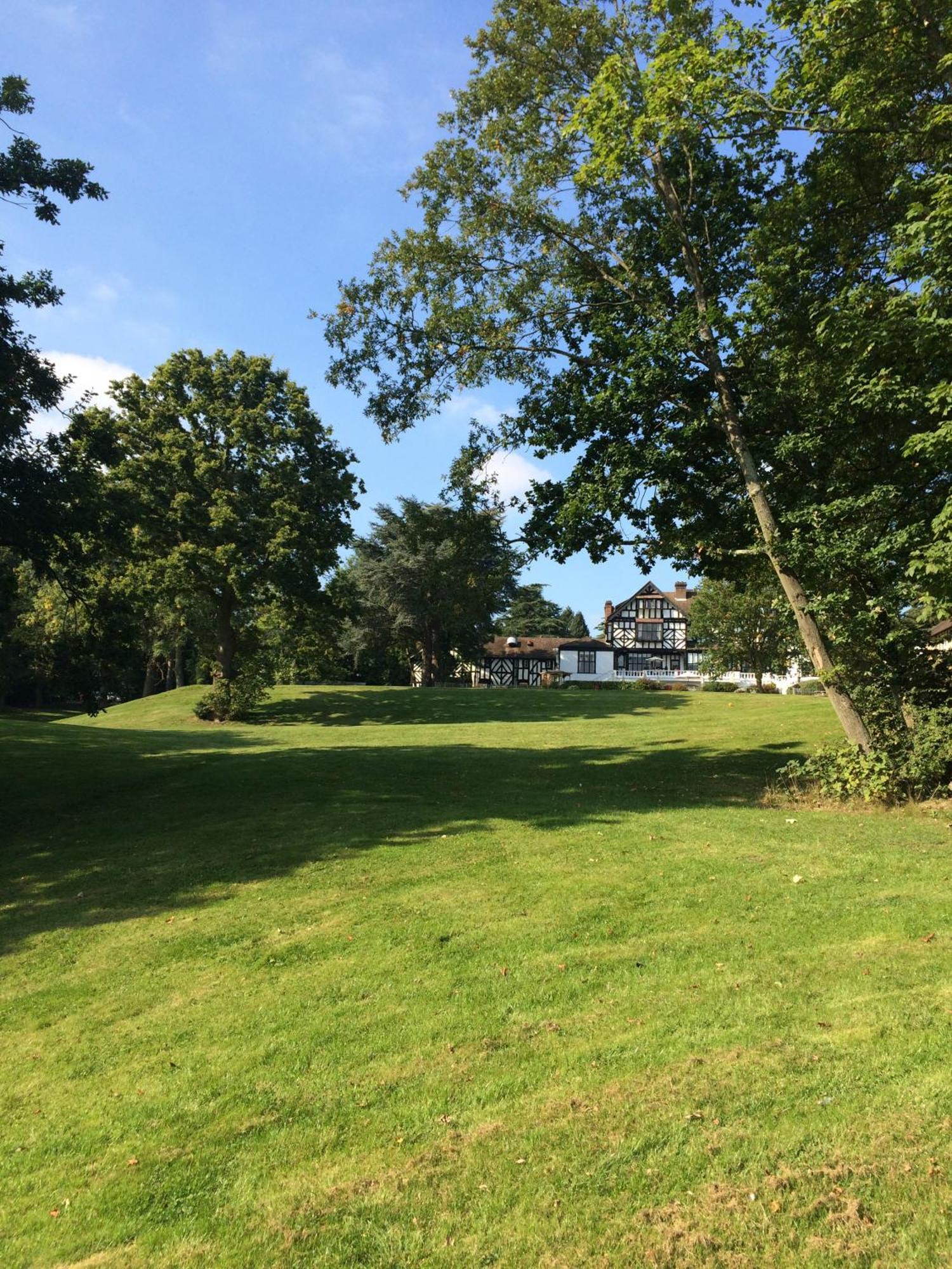 The Manor Elstree Hotel Eksteriør billede